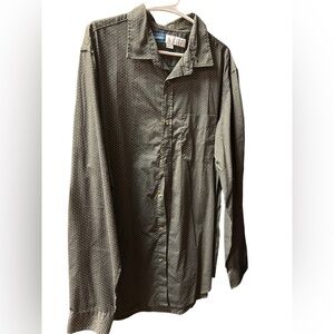 Men’s polka dot dress shirt